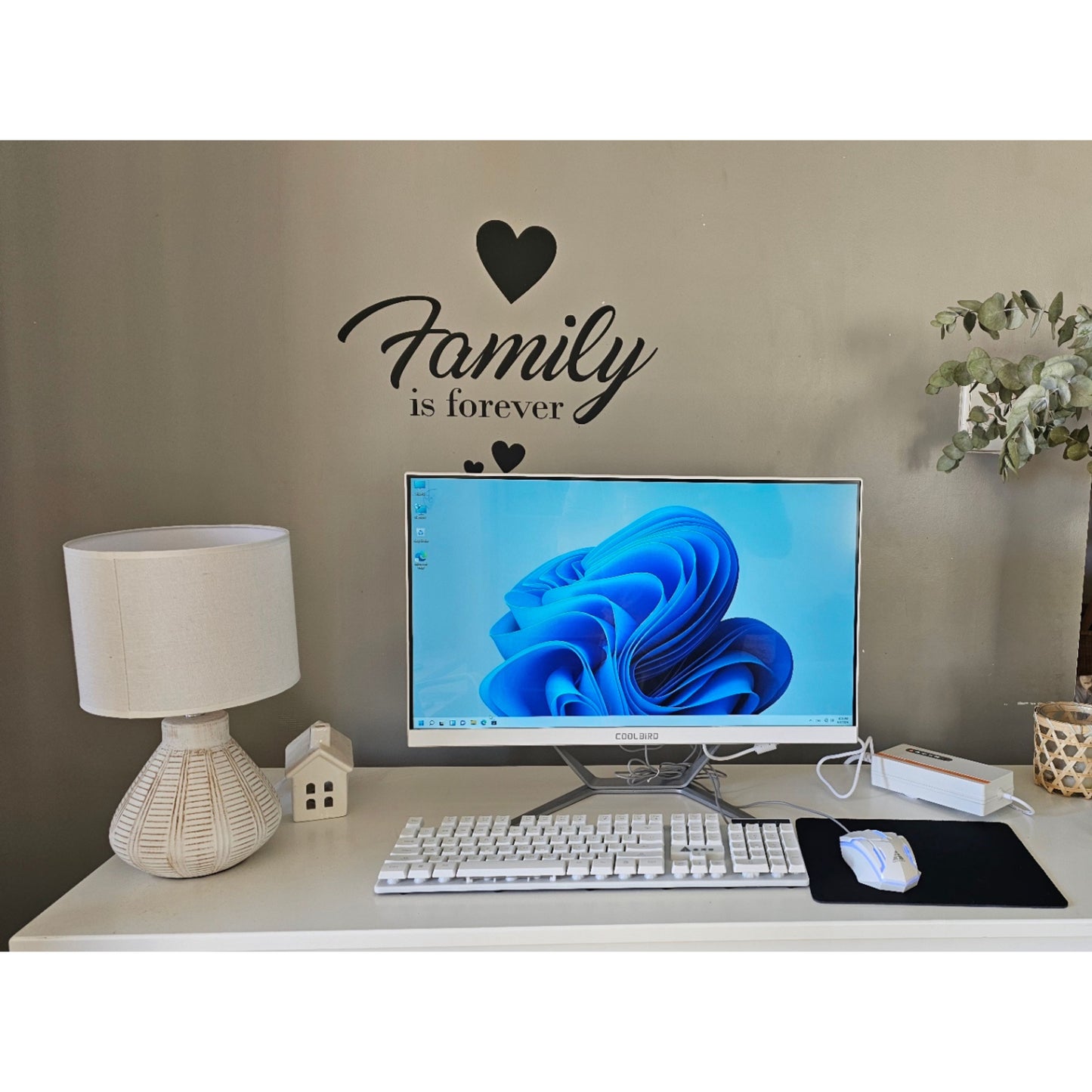 24inch - i5 -10th Gen - 16GB Ram - 512GB SSD - Smart UPS included
